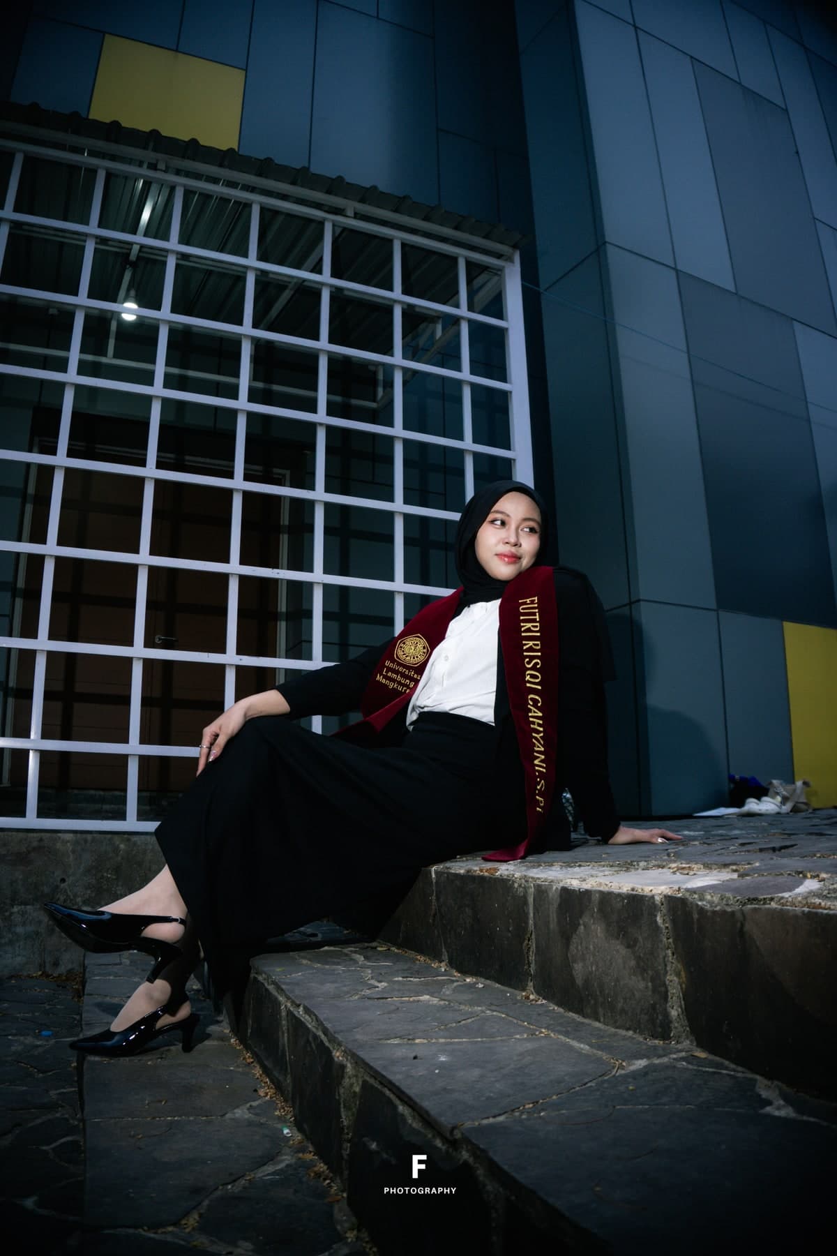 Futri Risqi Cahyani — Wisuda Arsitektural - Frame 3